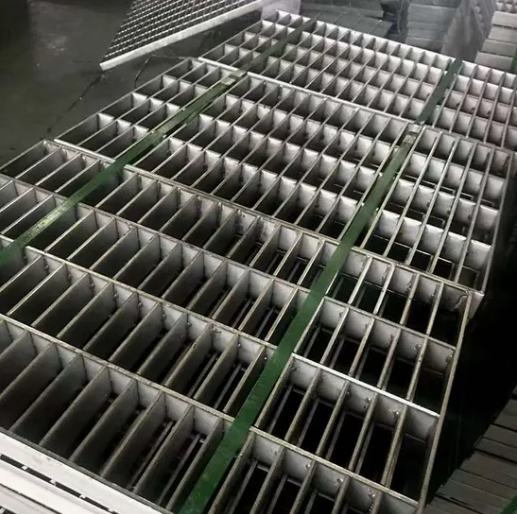 الساخنة - dip glvanized Steel